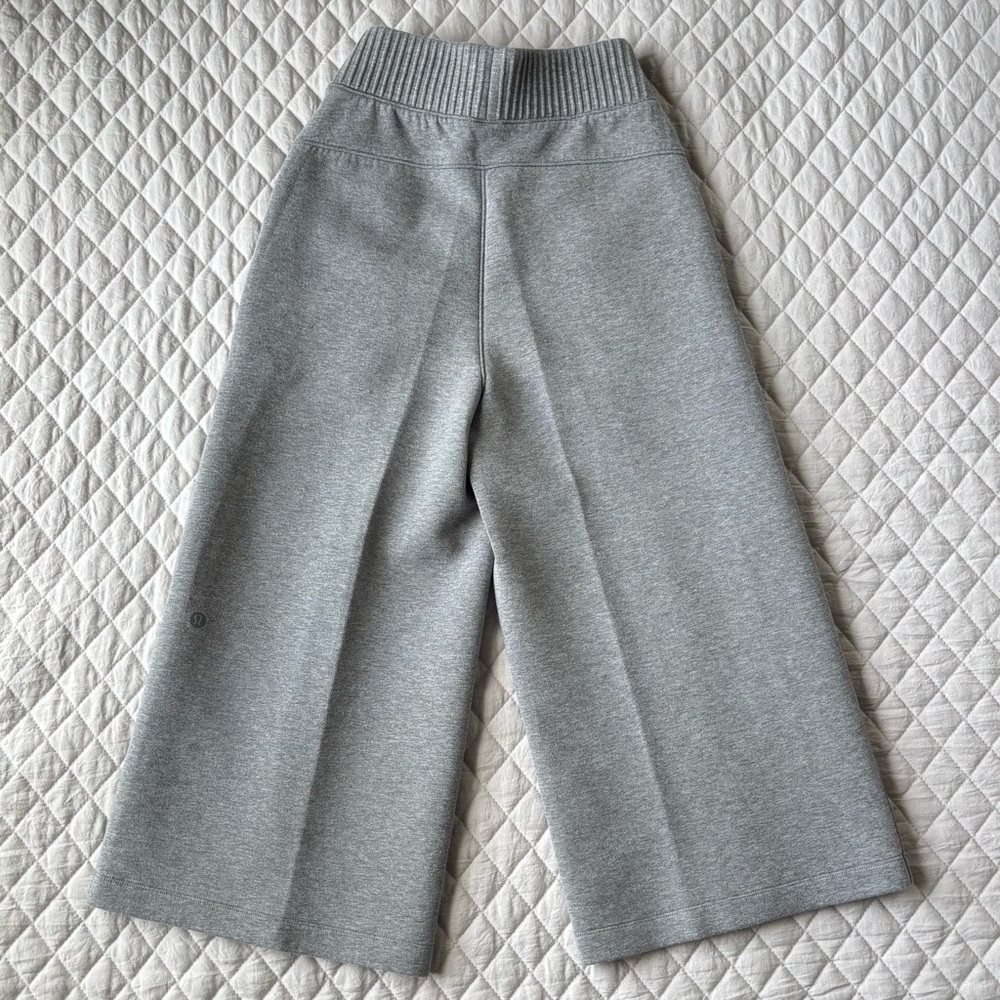Lululemon Athletica New Form Cropped Pants - Picture 7 of 10